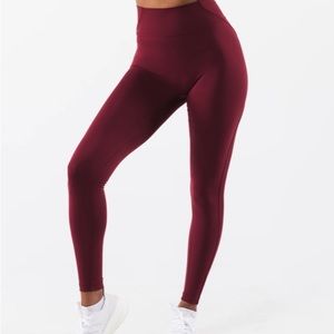 ALPHALETE AURA LEGGING - CRANBERRY- LARGE